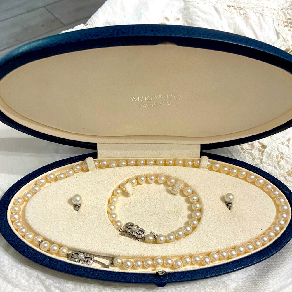 Mikimoto Akoya pearl set (earrings,necklace,bracelet)